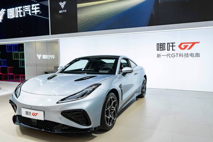 深圳南山区裕迅泽企业管理咨询哪吒汽车在智能汽车领域的表现，领途汽车在新能源汽车市场中的影响力